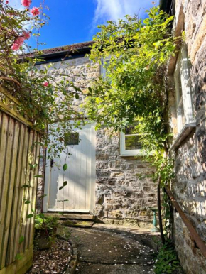 Beautifully Renovated 300 Year Old Barn